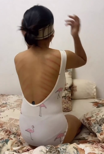 looking makes it hot_61