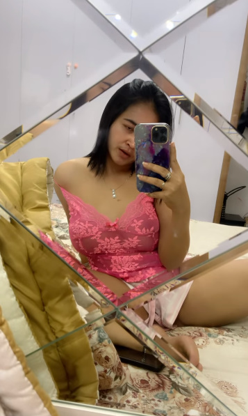 looking makes it hot_61