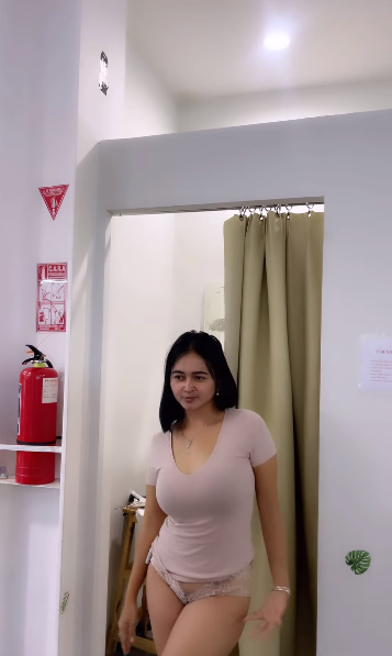 looking makes it hot_61