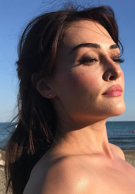 looking makes it hot_63