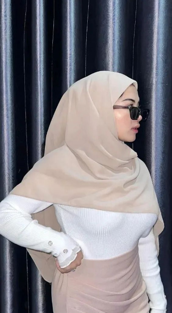 looking makes it hot_63