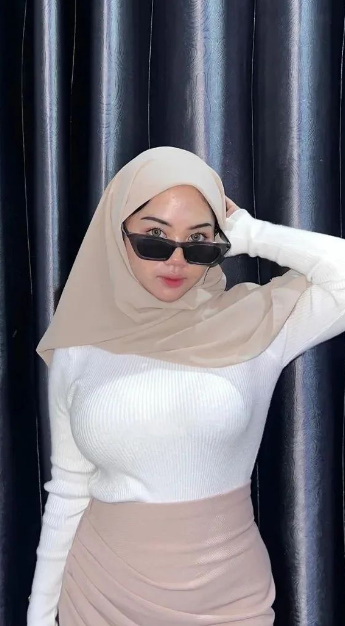 looking makes it hot_63