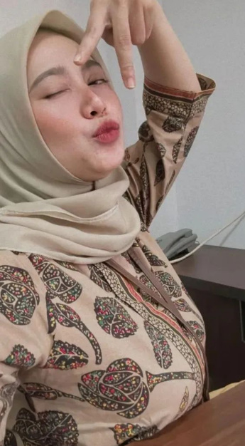 looking makes it hot_63