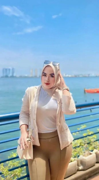 looking makes it hot_63