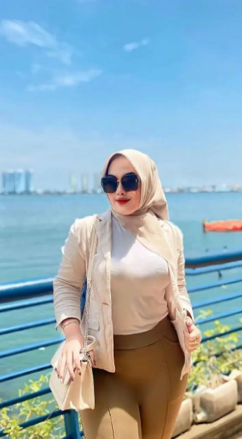 looking makes it hot_63