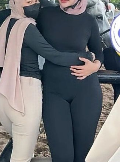 looking makes it hot_63