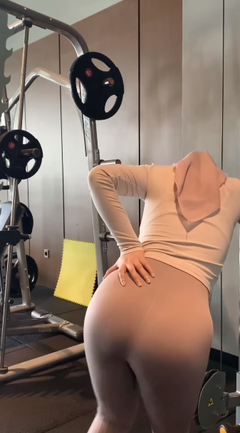 looking makes it hot_63