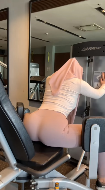 looking makes it hot_63