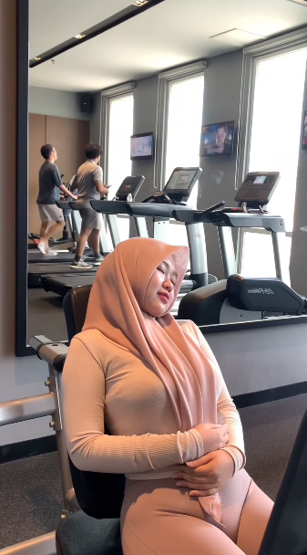 looking makes it hot_63