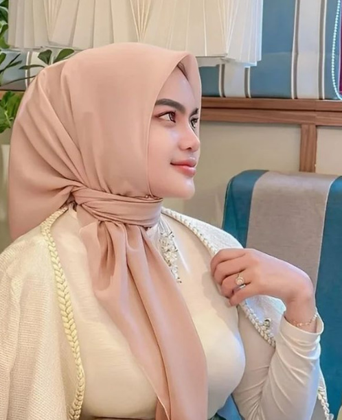 looking makes it hot_63