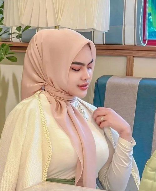 looking makes it hot_63