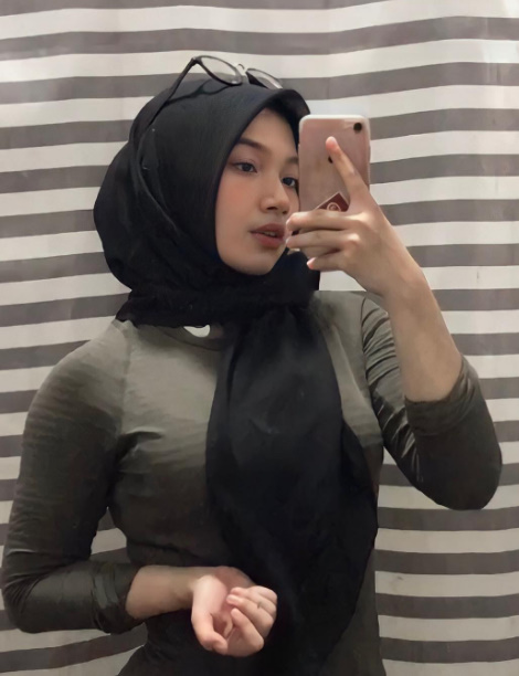 looking makes it hot_63