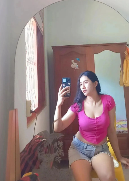 looking makes it hot_64