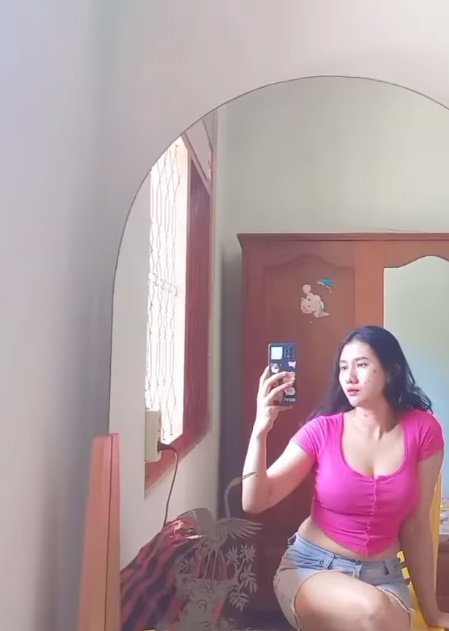 looking makes it hot_64