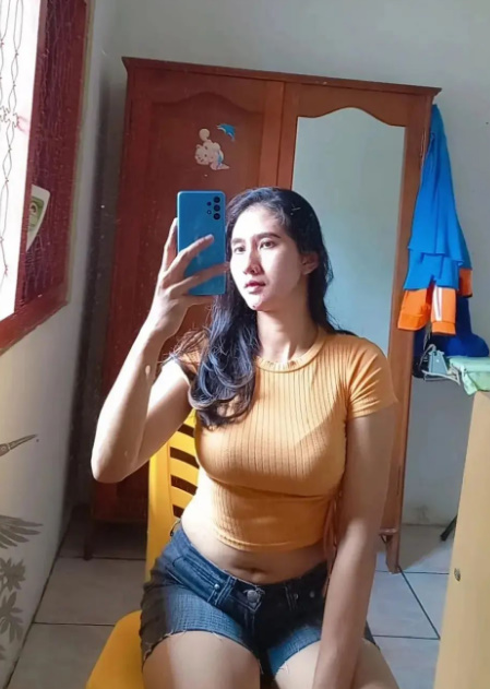 looking makes it hot_64