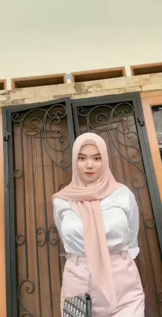 looking makes it hot_64