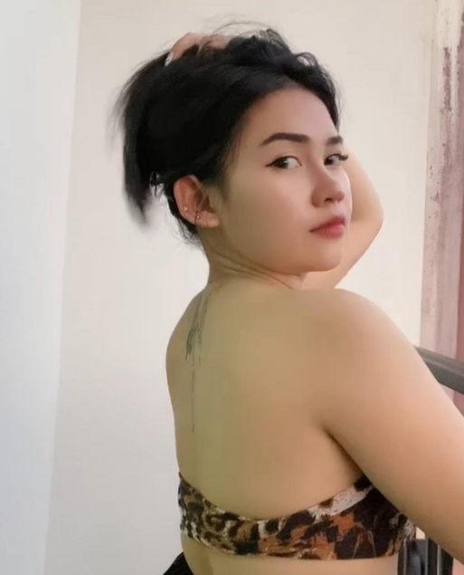 looking makes it hot_65