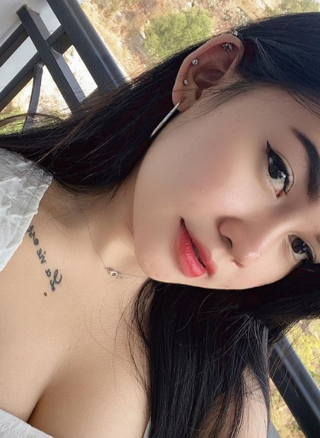 looking makes it hot_65