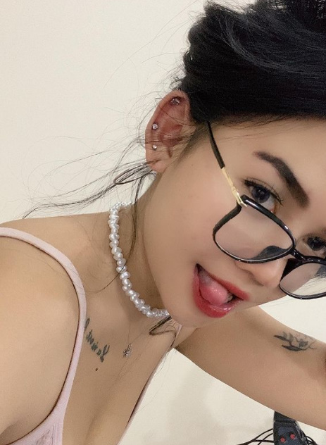 looking makes it hot_65