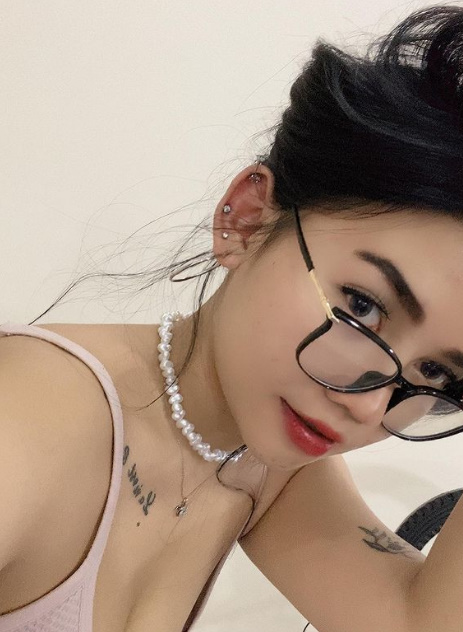 looking makes it hot_65