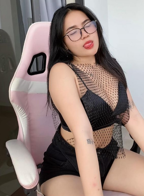 looking makes it hot_65