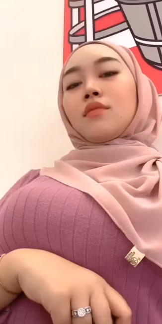 looking makes it hot_66