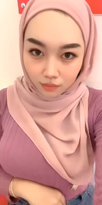 looking makes it hot_66