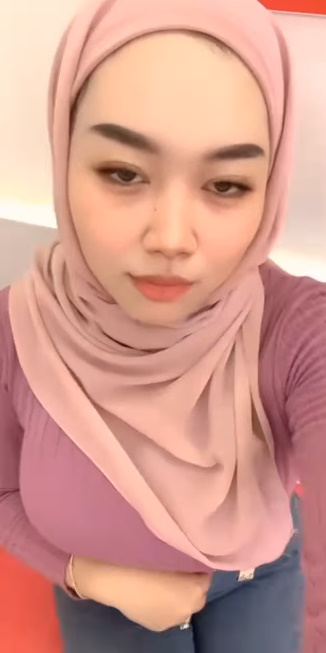 looking makes it hot_66