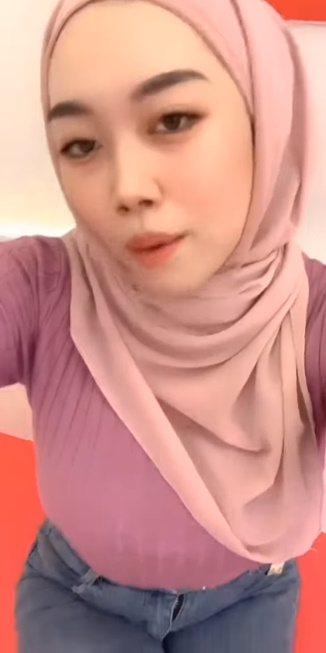 looking makes it hot_66