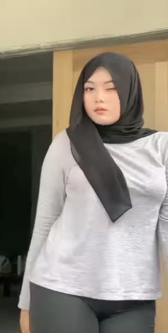 looking makes it hot_66