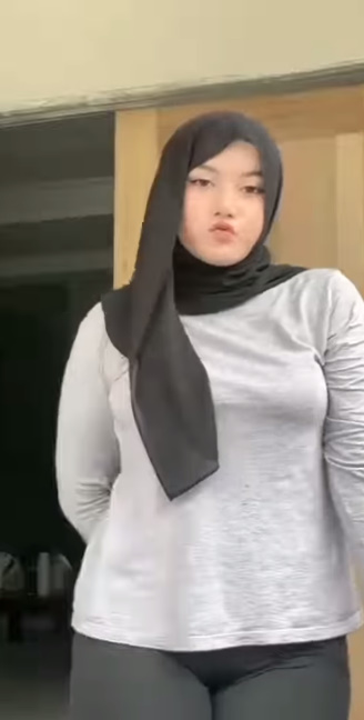 looking makes it hot_66