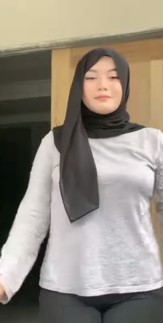 looking makes it hot_66