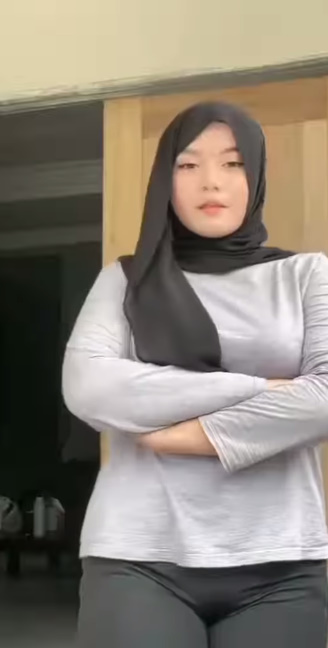 looking makes it hot_66