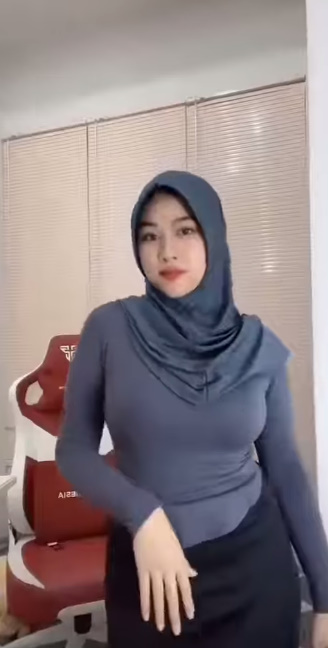 looking makes it hot_66