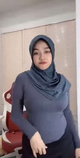 looking makes it hot_66