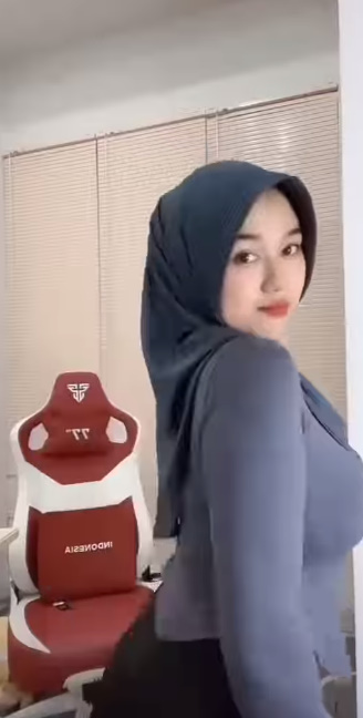 looking makes it hot_66