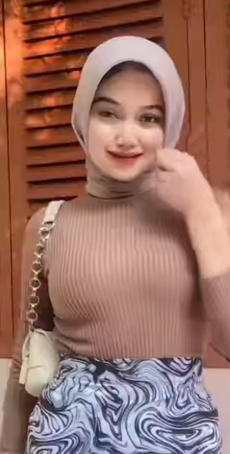 looking makes it hot_66