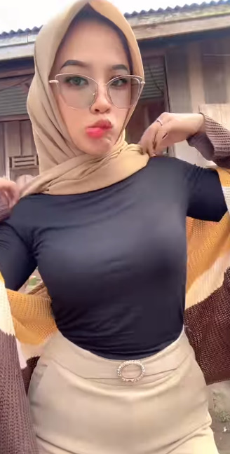 looking makes it hot_66