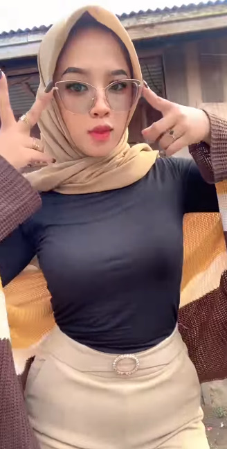 looking makes it hot_66