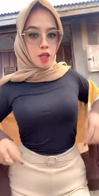 looking makes it hot_66