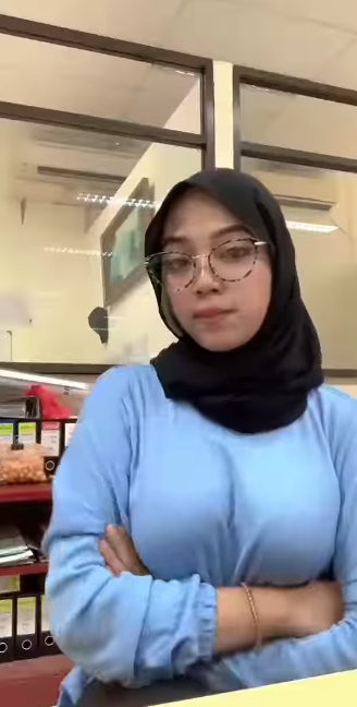 looking makes it hot_66