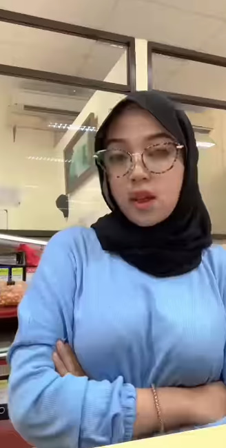 looking makes it hot_66