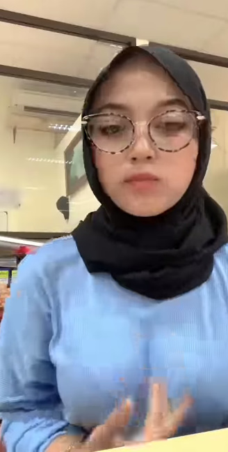 looking makes it hot_66