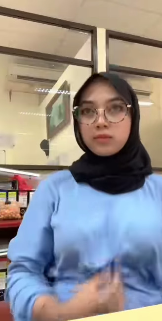 looking makes it hot_66