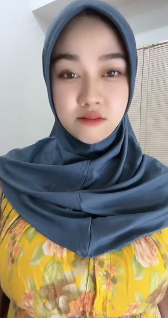 looking makes it hot_66