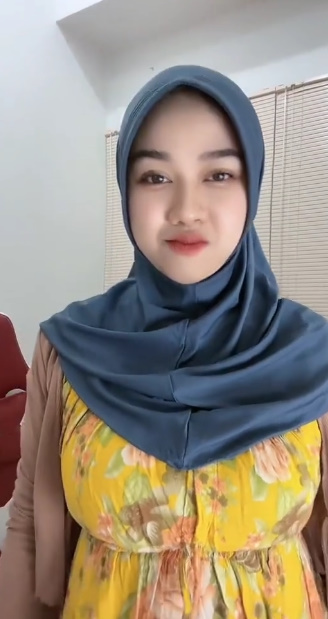 looking makes it hot_66