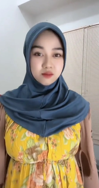 looking makes it hot_66