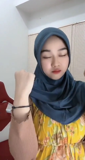 looking makes it hot_66