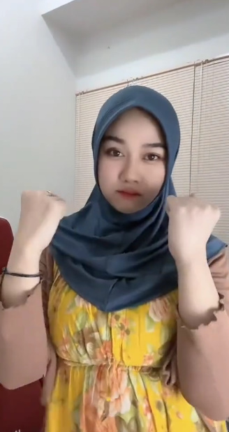 looking makes it hot_66