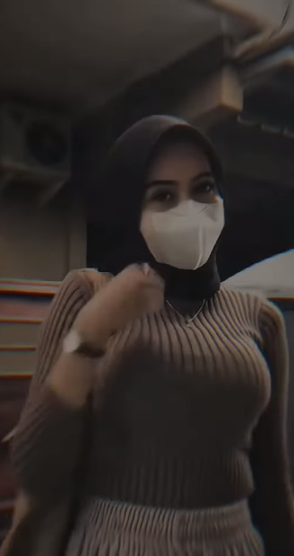 looking makes it hot_66